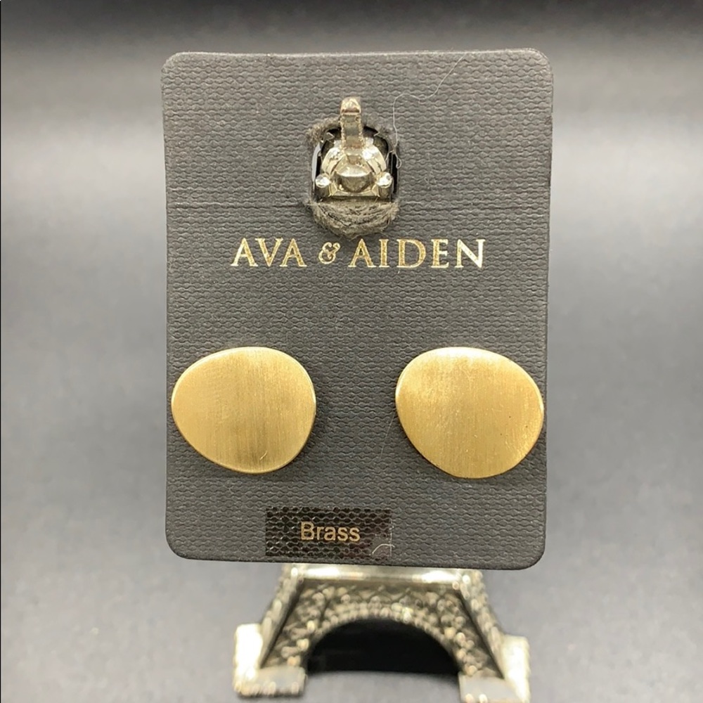 🤎Gold tone stud earrings🤎